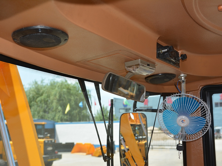 ZL930全液(ye)壓裝(zhuang)載機