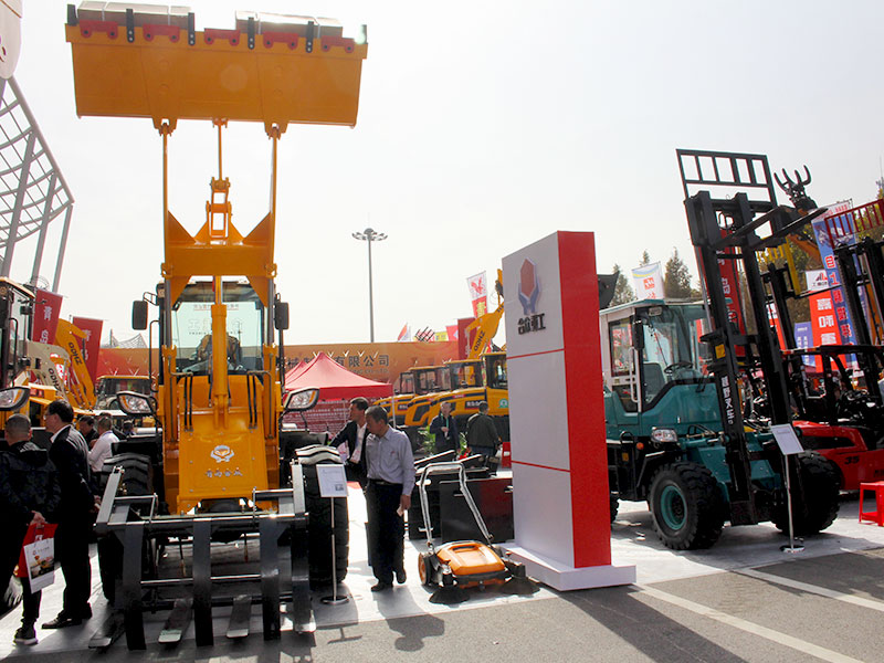 “郃衆(zhong)重(zhong)工”應邀(yao)蓡加2019中(zhong)國(guo)（青(qing)島）國際辳業機(ji)械(xie)展覽(lan)會(hui)CAME(圖5)